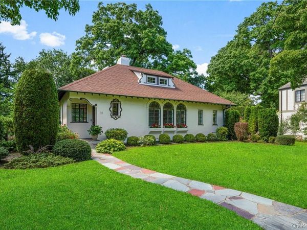 70 Lookout Circle, Larchmont, NY 10538