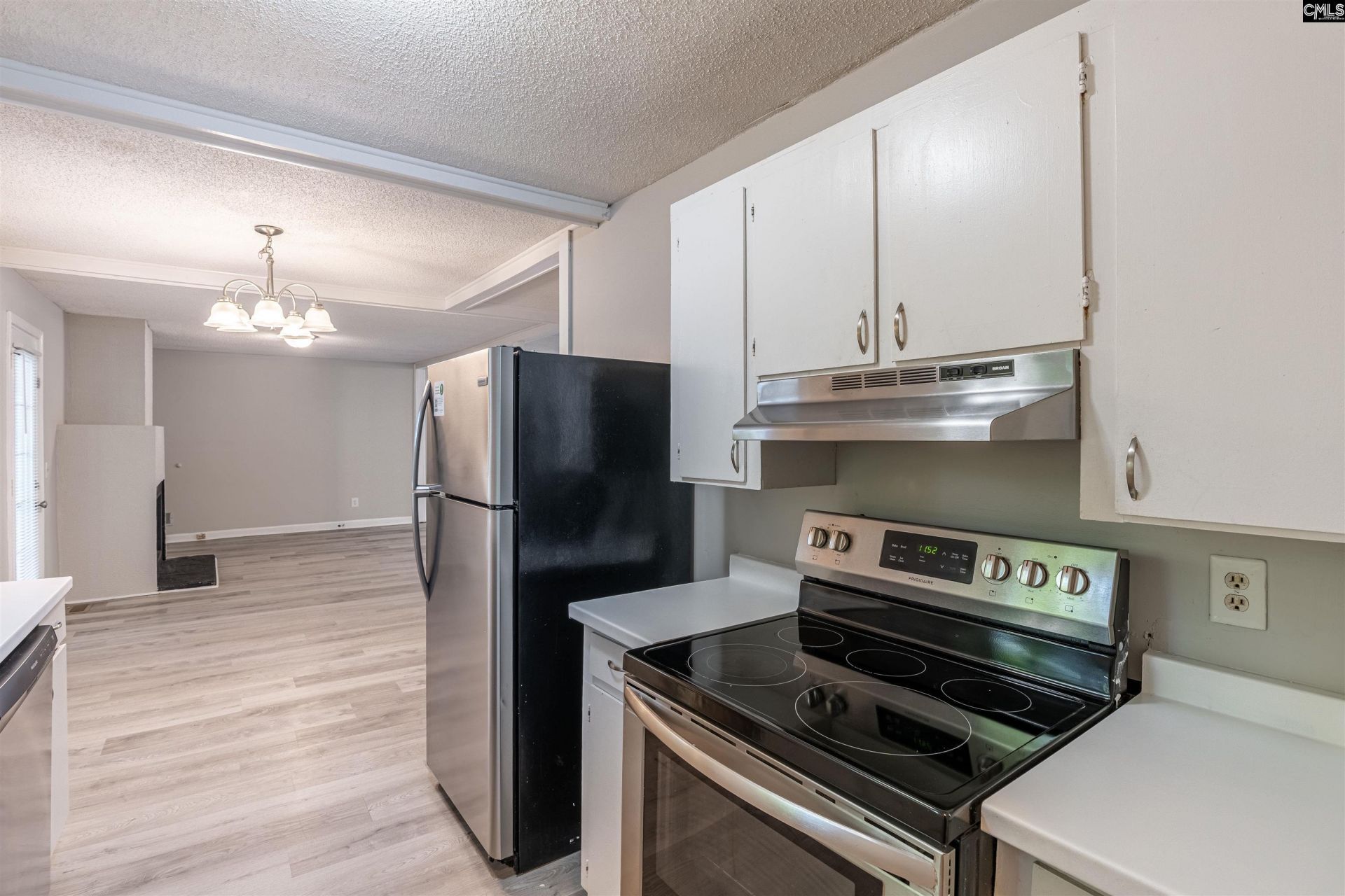 1336 Chadford Road Photo 10