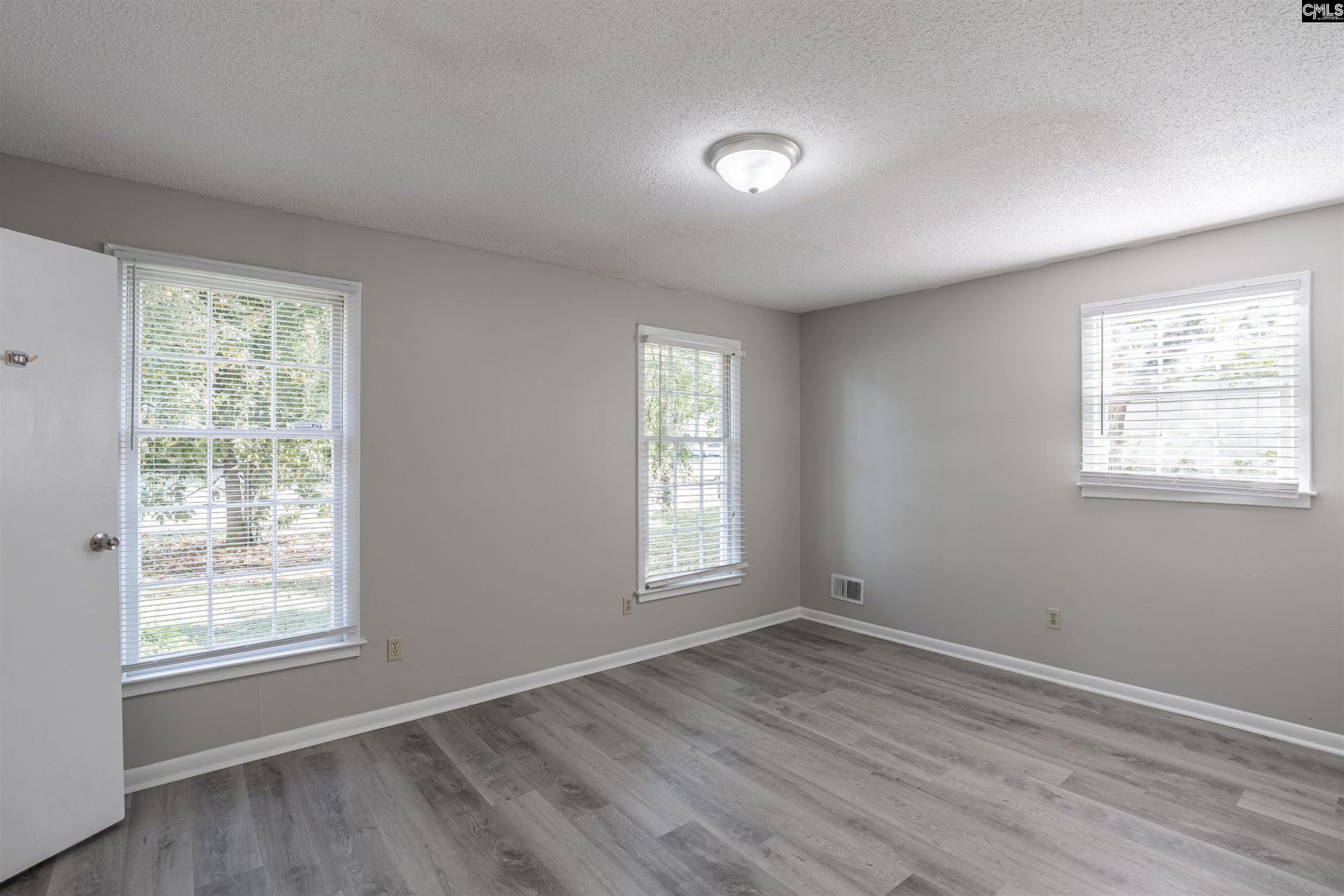 1336 Chadford Road Photo 15