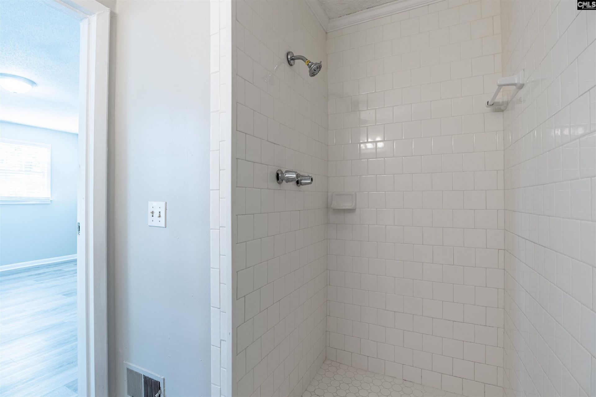 1336 Chadford Road Photo 18