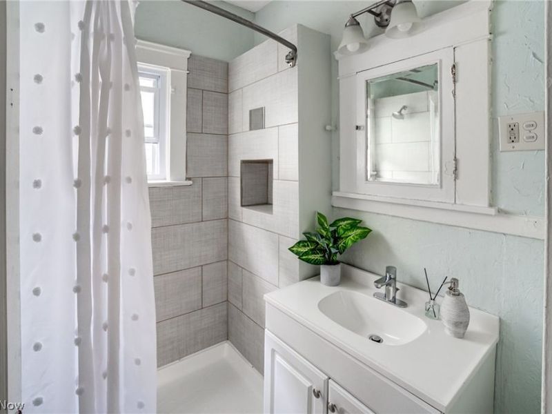 2245 Bellfield, Cleveland Heights, OH 44106 Photo 21