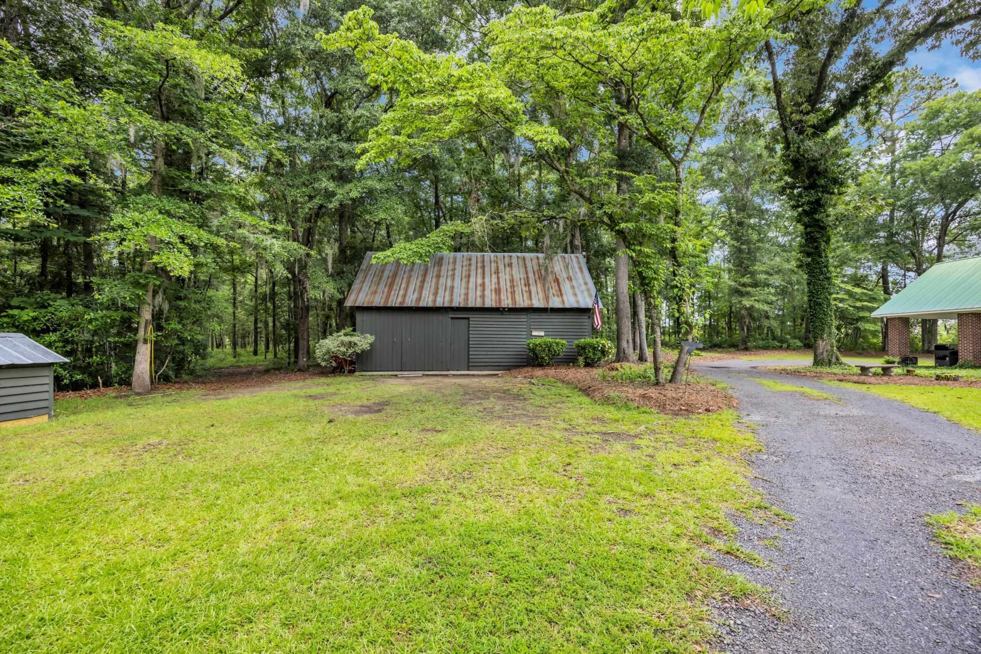 3231 Center Rd. Photo 4