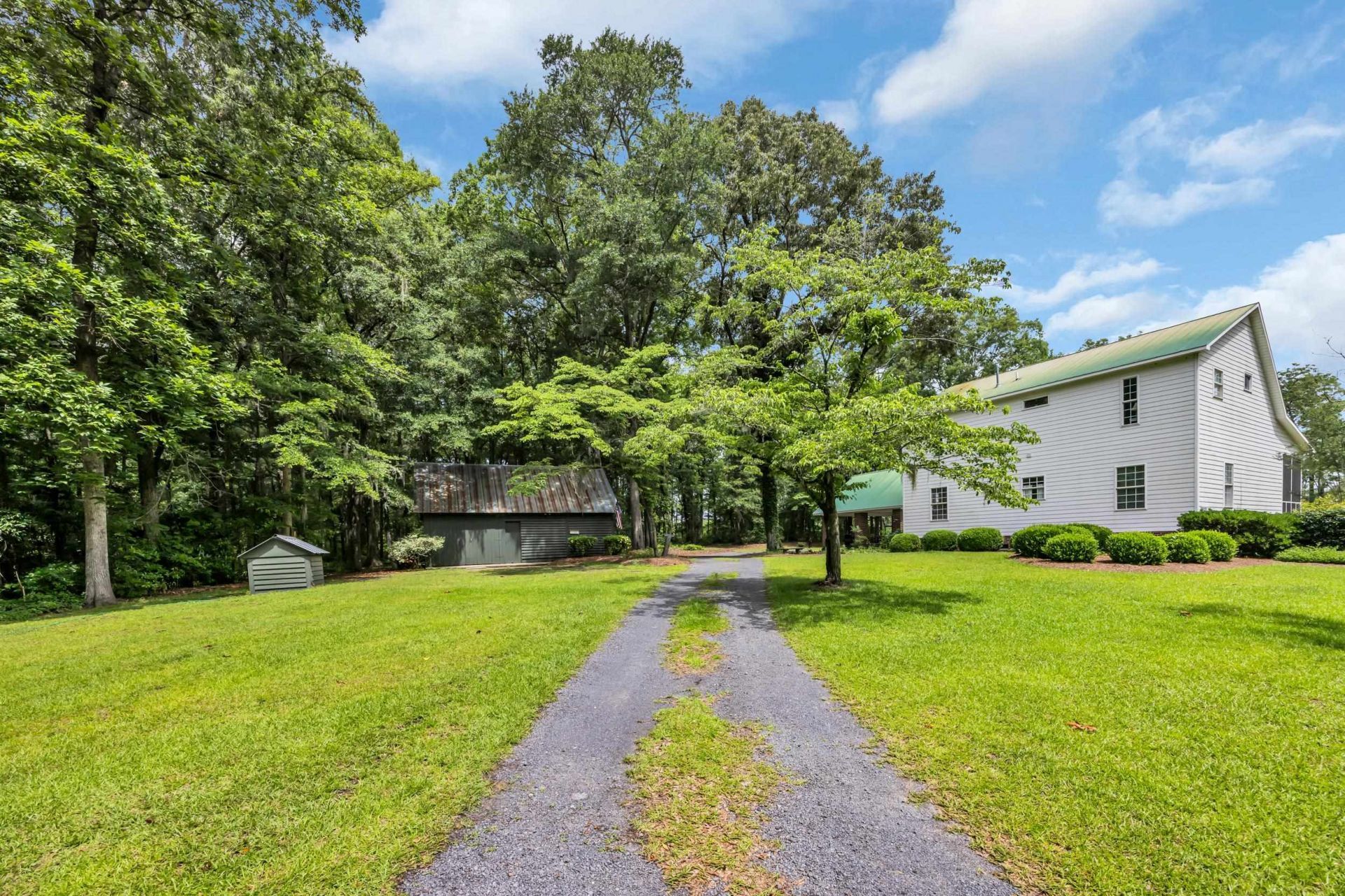 3231 Center Rd. Photo 5