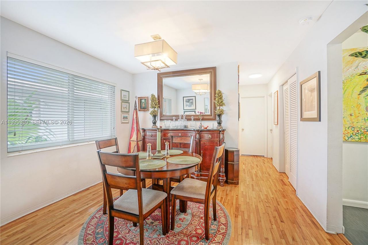 2720 S Le Jeune Rd, Unit 2720, Coral Gables, FL 33134 Photo