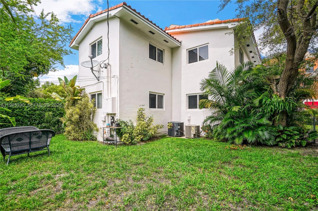 2720 S Le Jeune Rd, Unit 2720, Coral Gables, FL 33134 Photo