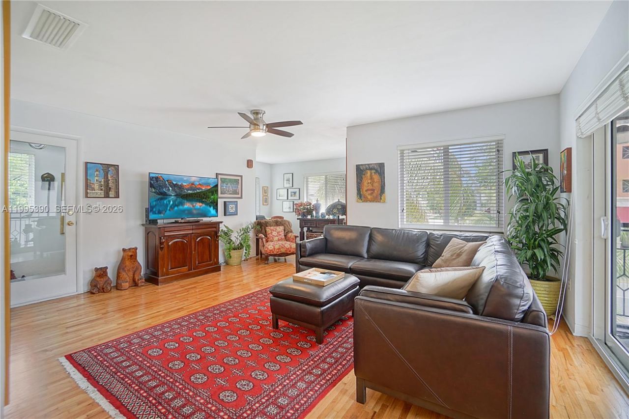 2720 S Le Jeune Rd, Unit 2720, Coral Gables, FL 33134 Photo