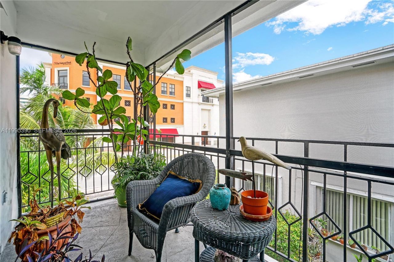 2720 S Le Jeune Rd, Unit 2720, Coral Gables, FL 33134 Photo