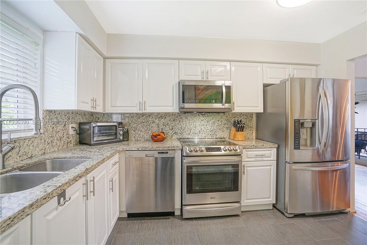 2720 S Le Jeune Rd, Unit 2720, Coral Gables, FL 33134 Photo