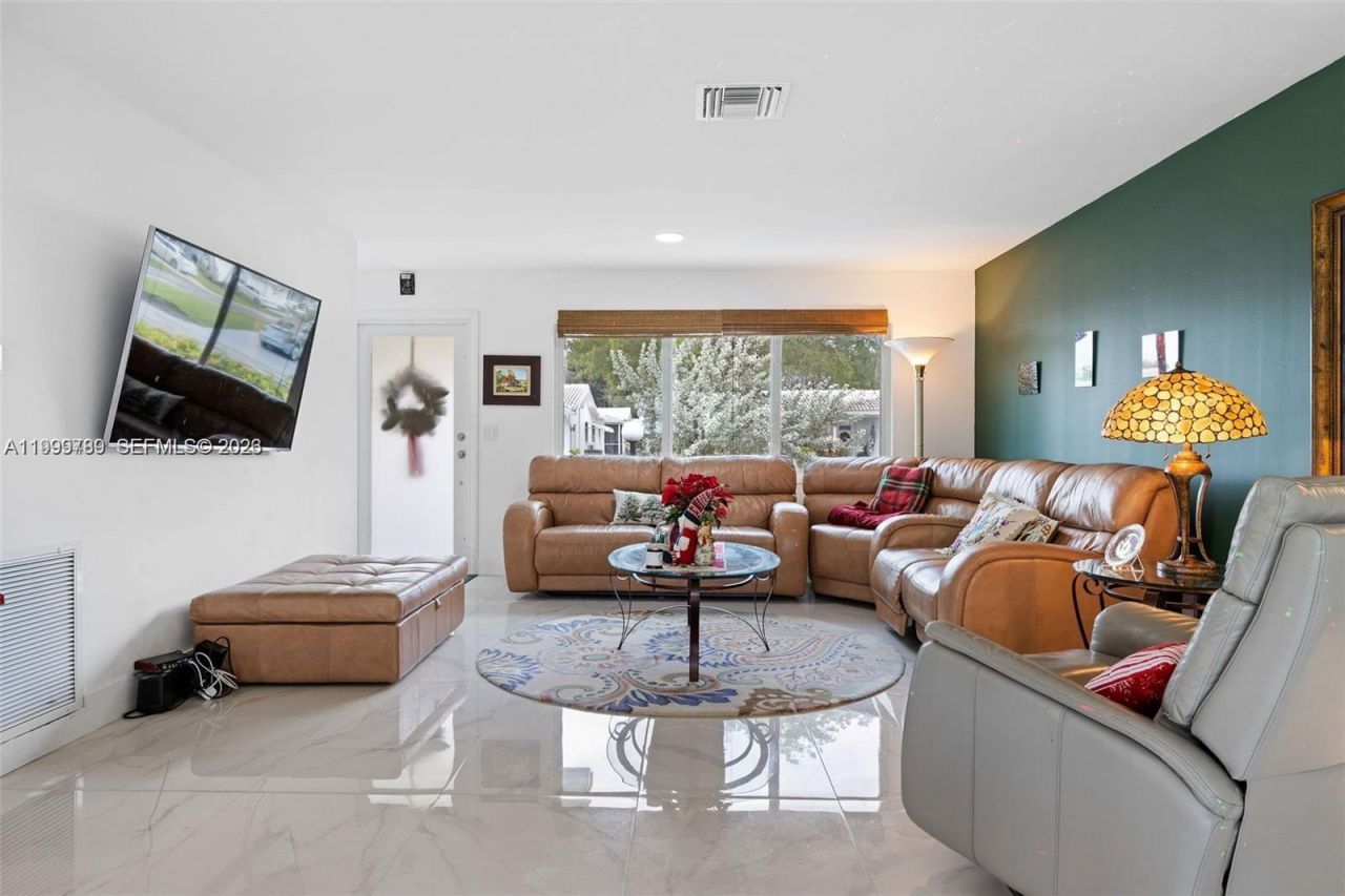 1086 NW 88th Way, Plantation, FL 33322 Photo