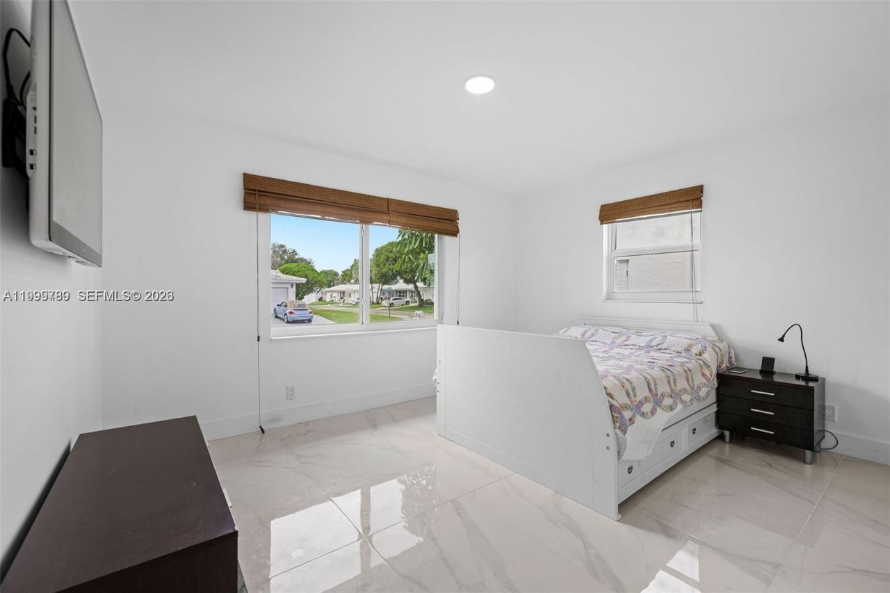 1086 NW 88th Way, Plantation, FL 33322 Photo