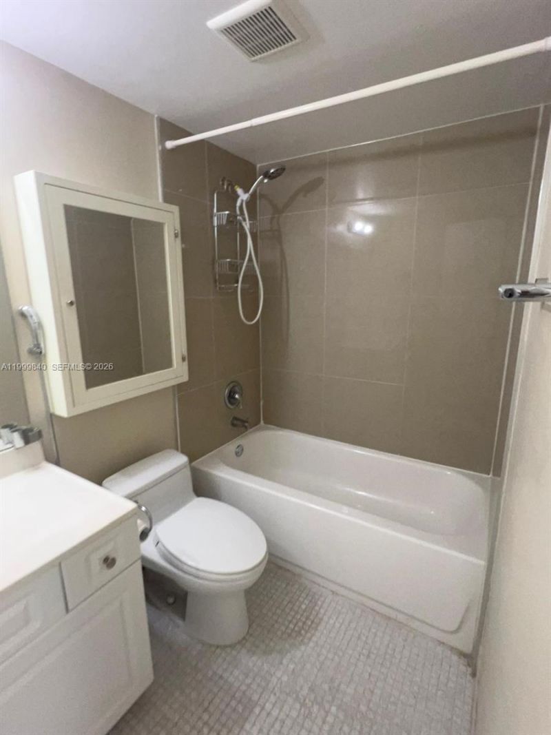 5231 Geneva Way, Unit 204, Doral, FL 33166 Photo
