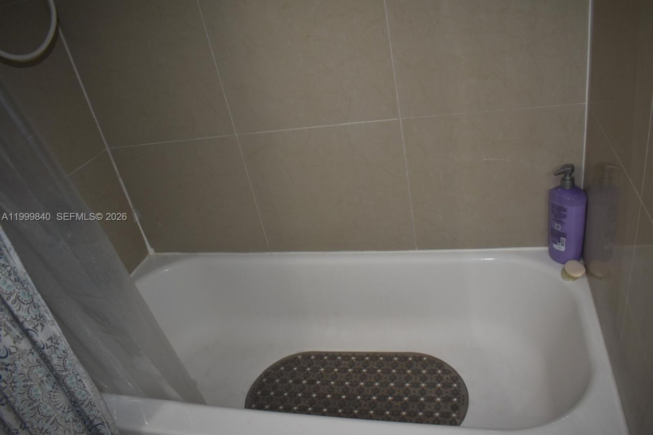 5231 Geneva Way, Unit 204, Doral, FL 33166 Photo