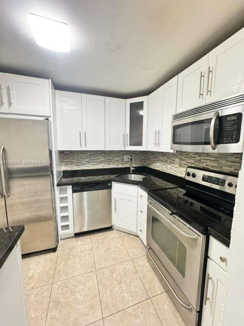 5231 Geneva Way, Unit 204, Doral, FL 33166 Photo