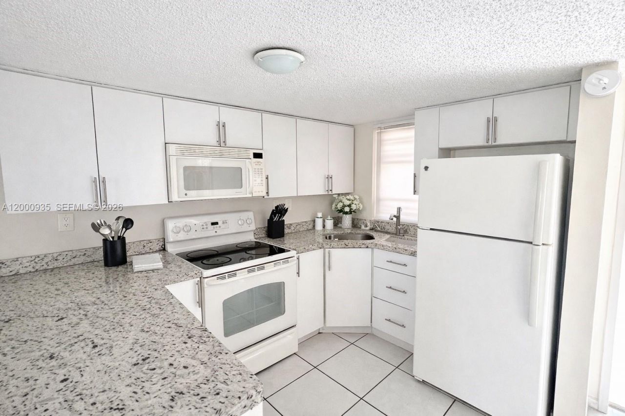 5575 W 26th Court, Unit 203, Hialeah, FL 33016 Photo