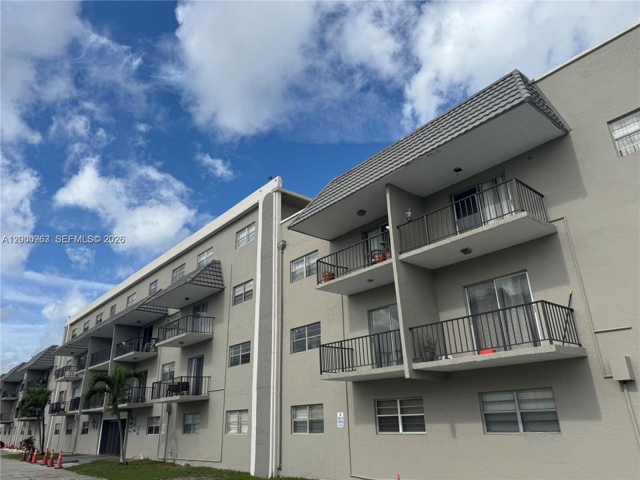 5100 SW 41st St, Unit PH1, Pembroke Park, FL 33023 Photo