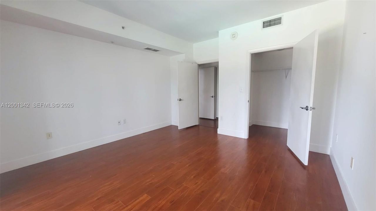 253 NE 2nd St, Unit 1004, Miami, FL 33132 Photo