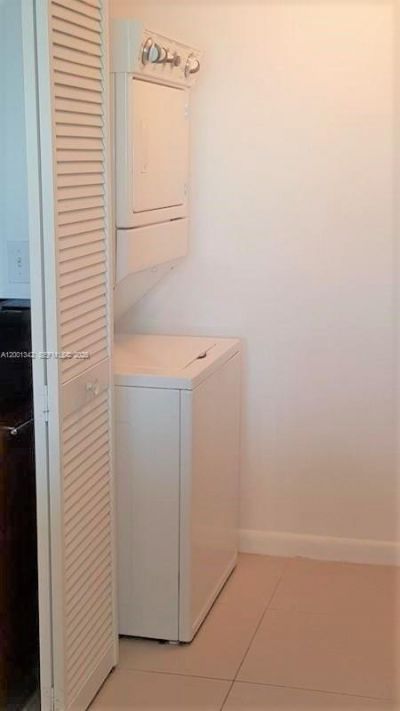 253 NE 2nd St, Unit 1004, Miami, FL 33132 Photo