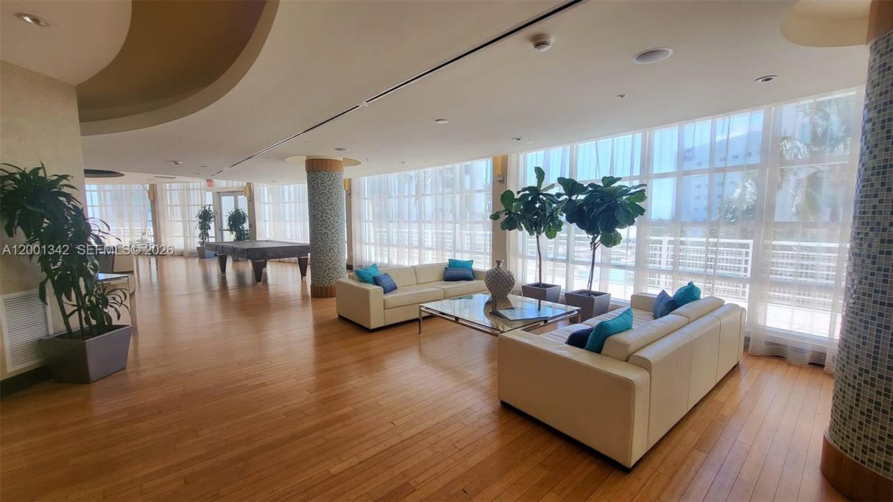 253 NE 2nd St, Unit 1004, Miami, FL 33132 Photo