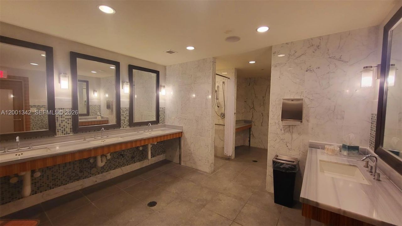 253 NE 2nd St, Unit 1004, Miami, FL 33132 Photo