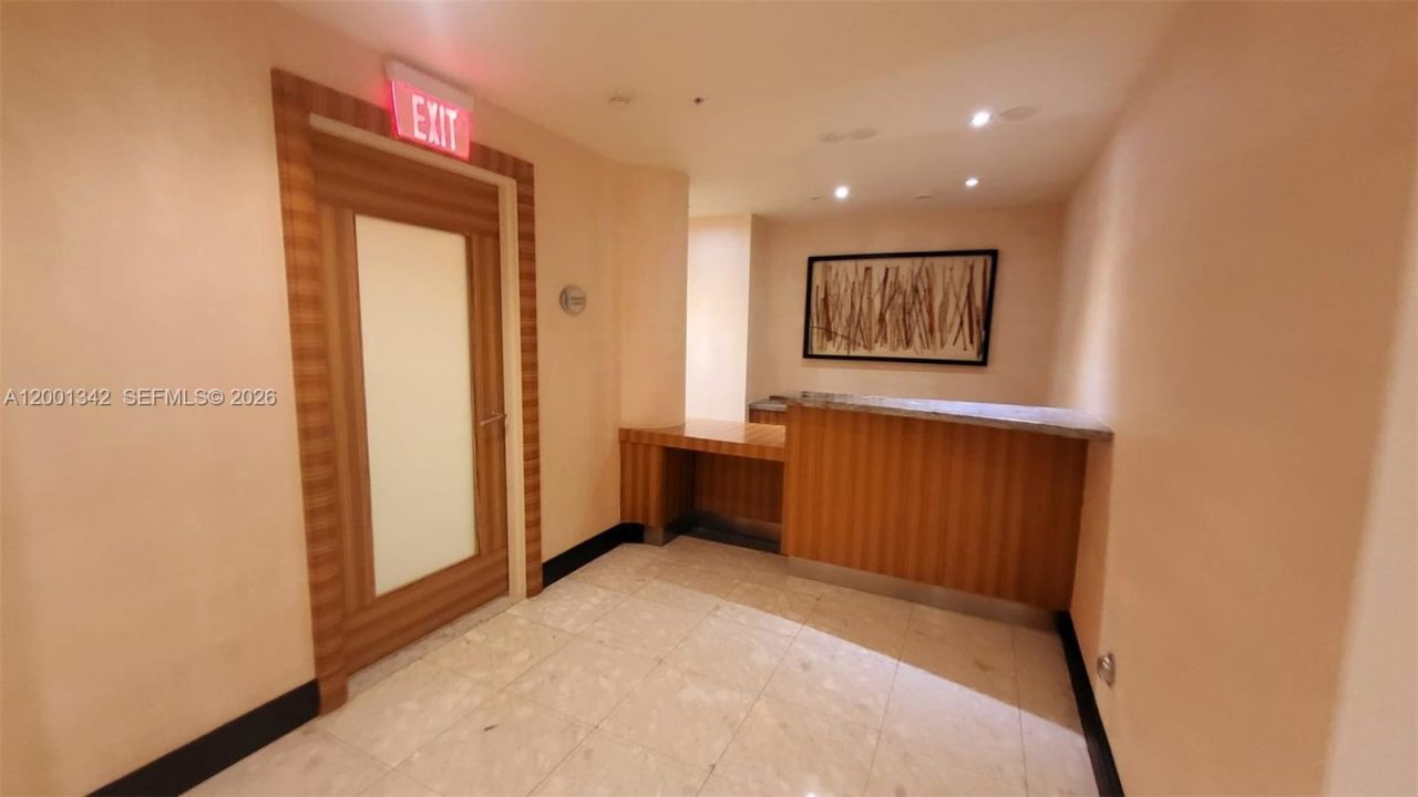 253 NE 2nd St, Unit 1004, Miami, FL 33132 Photo