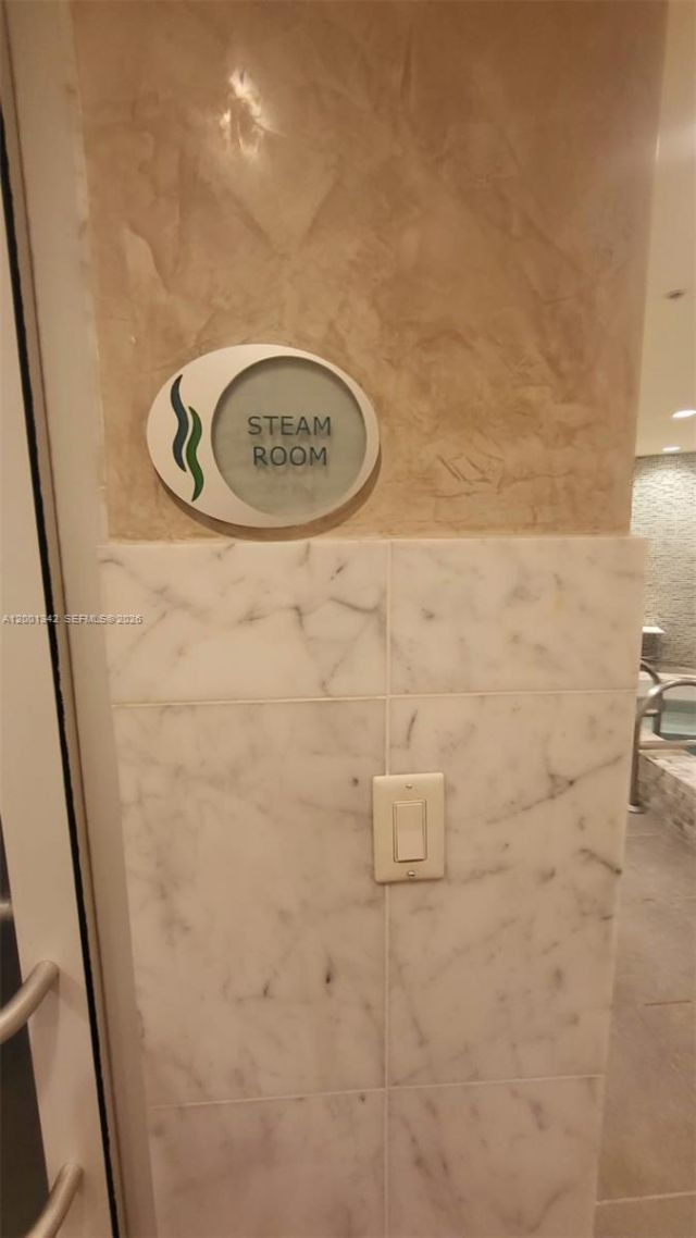 253 NE 2nd St, Unit 1004, Miami, FL 33132 Photo