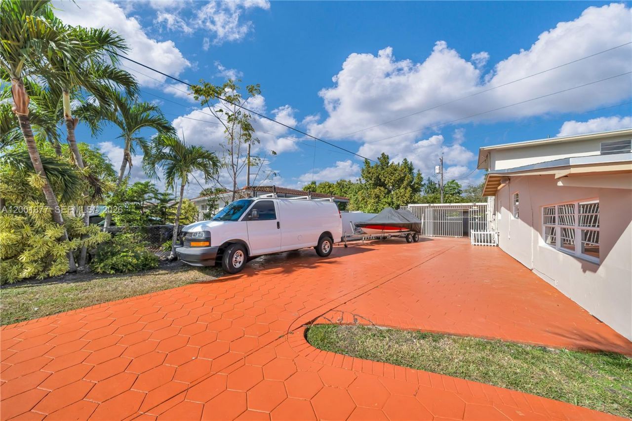 8241 SW 12th Ter , Miami, FL 33144 Photo