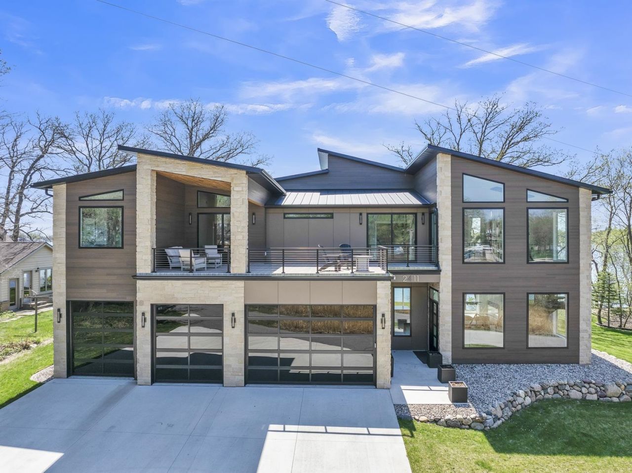 2411 Lakeshore Drive, Wahpeton, IA 51351 Main Photo