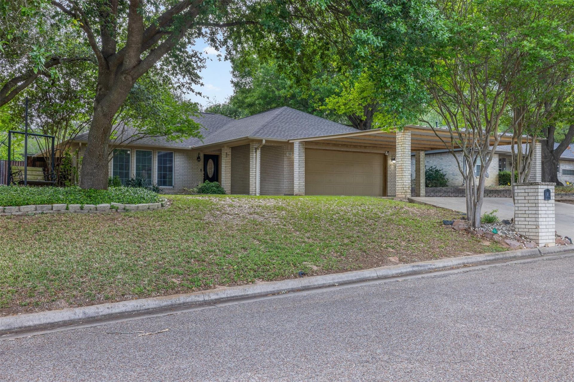 705 Palmer St, Rockdale, TX 76567 Main Photo