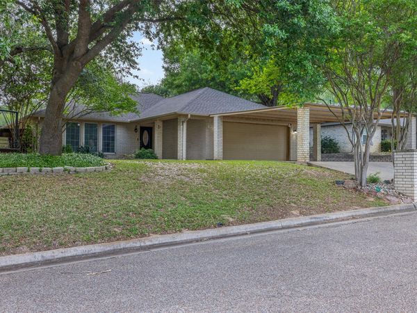 705 Palmer ST, Rockdale, TX 76567