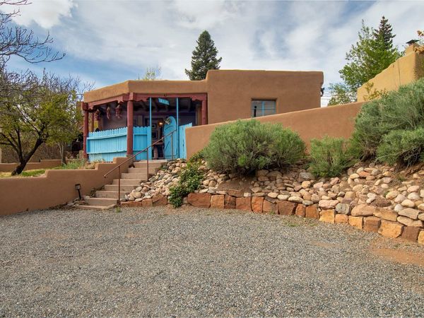 412 Camino Cabra , Santa Fe, NM 87505