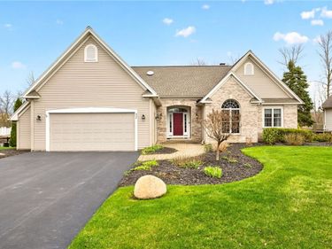 32 Crosswinds Circle , Fairport, NY 14450