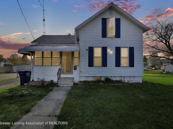 1108 N Blackstone Street, Jackson, MI 49202