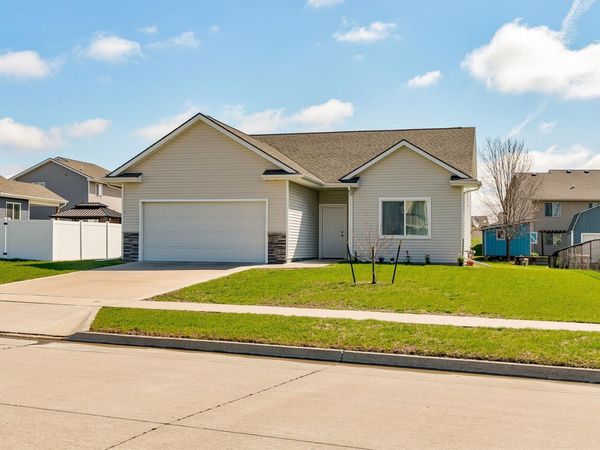 2209 Sunview Drive , Granger, IA 50109