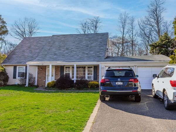 83 Manchester Lane , Stony Brook, NY 11790