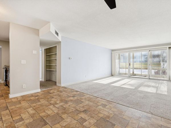 130 Demont Avenue E, Unit 142, Little Canada, MN 55117