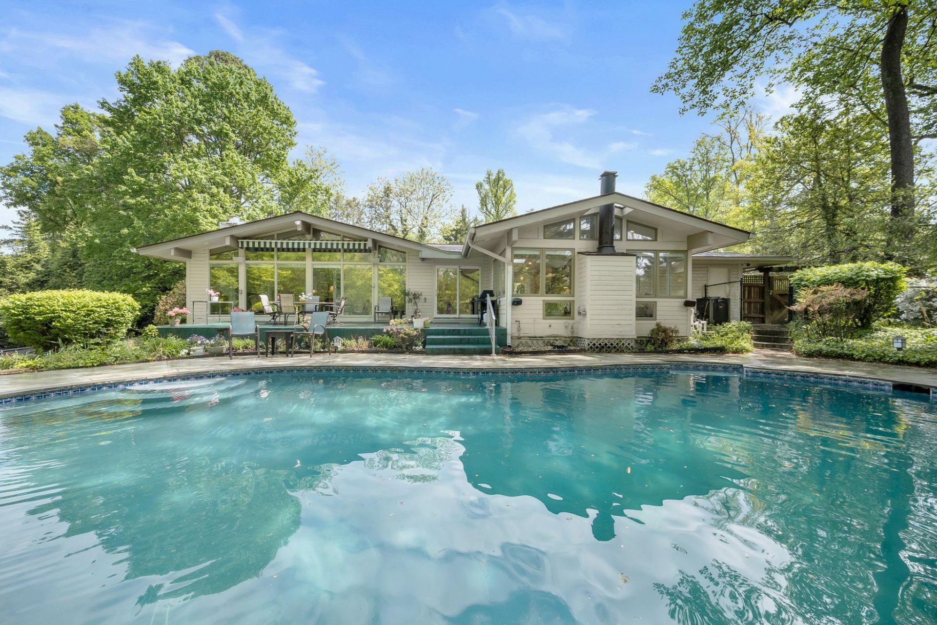 7104 Oak Forest Lane, Bethesda, MD 20817 Main Photo