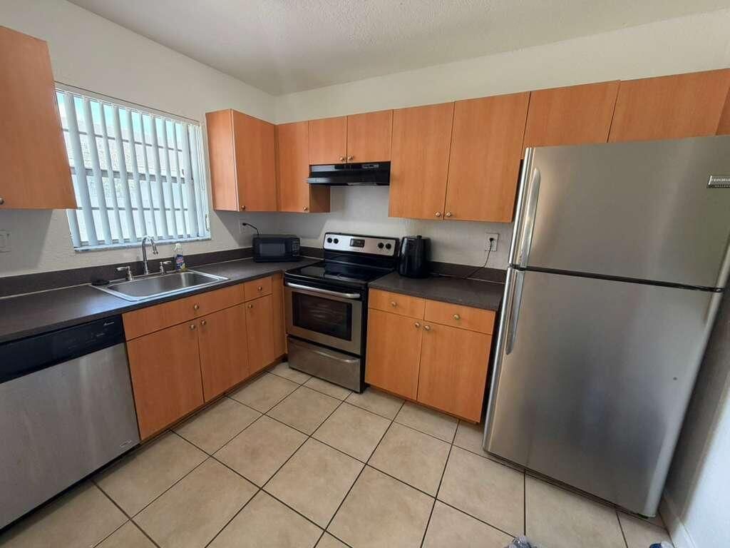 4869 NW 9th Drive, Unit 4869, Plantation, FL 33317 Photo