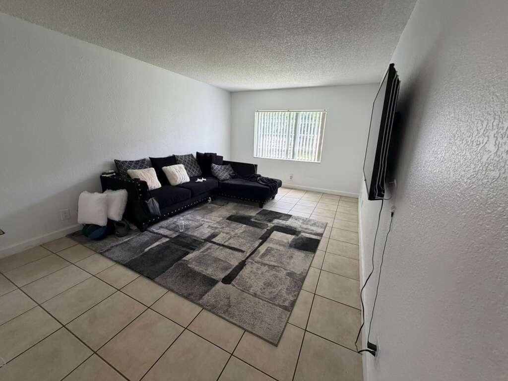 4869 NW 9th Drive, Unit 4869, Plantation, FL 33317 Photo