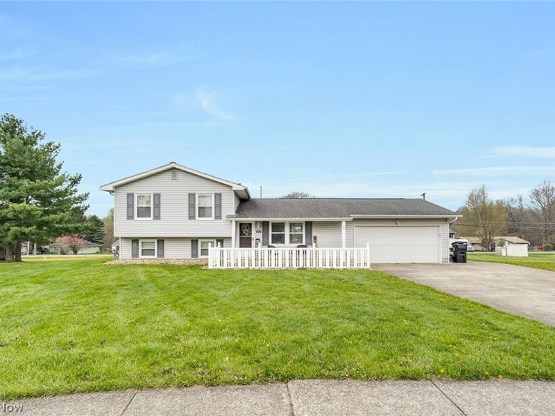 506 Garden Valley Court, Youngstown, OH 44512 Photo 2