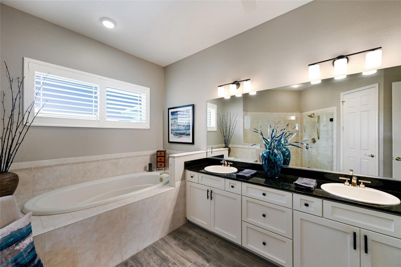 6523 Moorings Point Circle, Unit 202, Lakewood Ranch, FL 34202 Photo