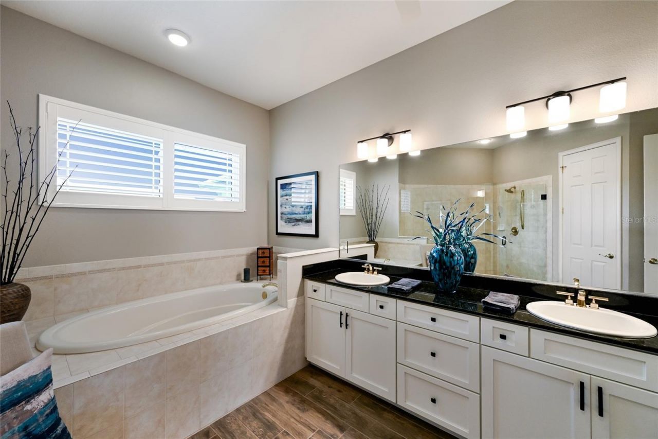 6523 Moorings Point Circle, Unit 202, Lakewood Ranch, FL 34202 Photo