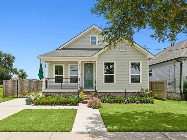 1811 CENTER Street, Arabi, LA 70032