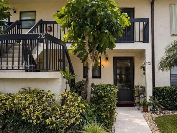 7269 Golf Colony Ct , Unit 202, Lake Worth, FL 33467