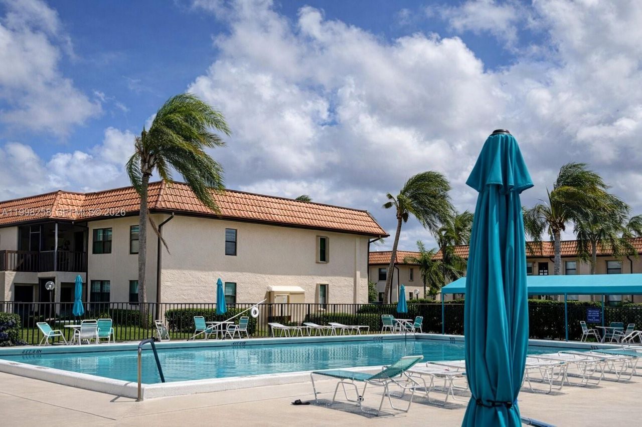 7269 Golf Colony Ct, Unit 202, Lake Worth, FL 33467 Photo