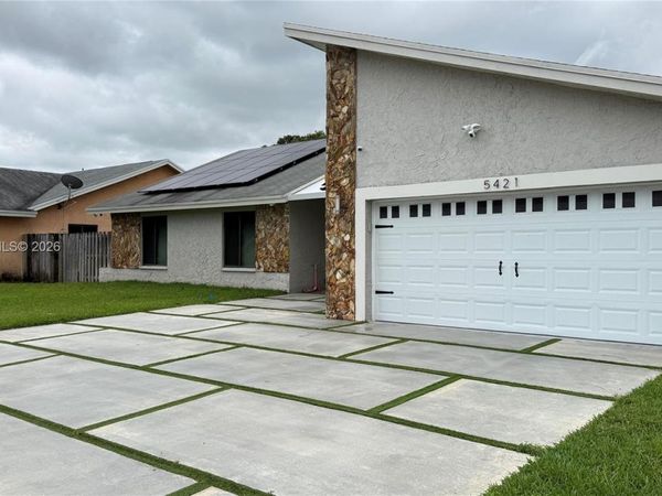 5421 NW 84th Ave, Lauderhill, FL 33351