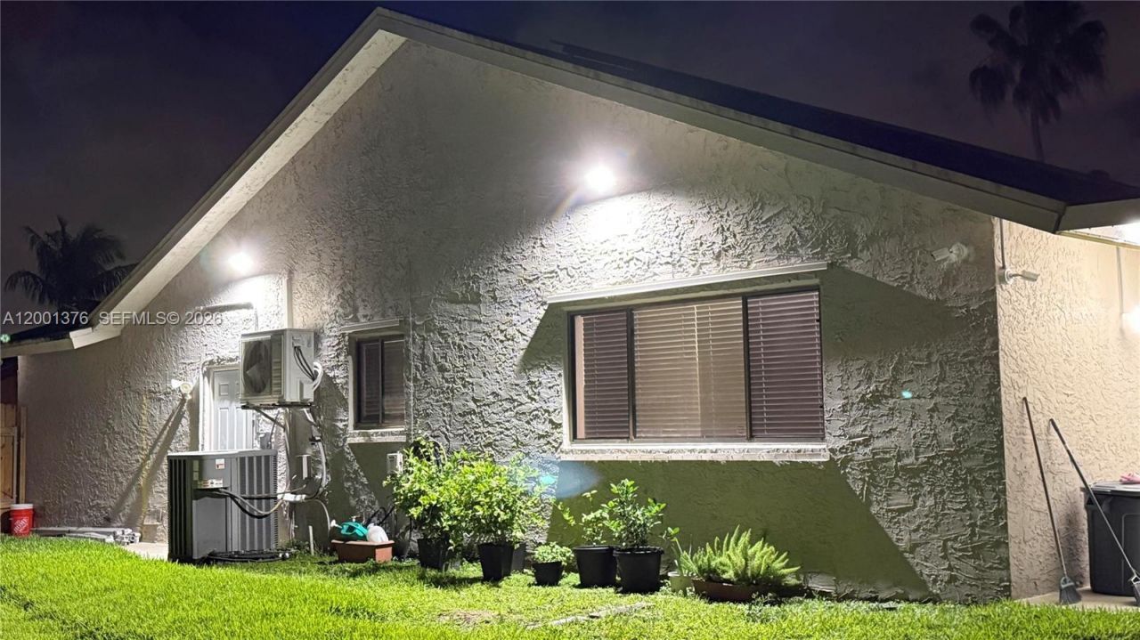 5421 NW 84th Ave, Lauderhill, FL 33351 Photo