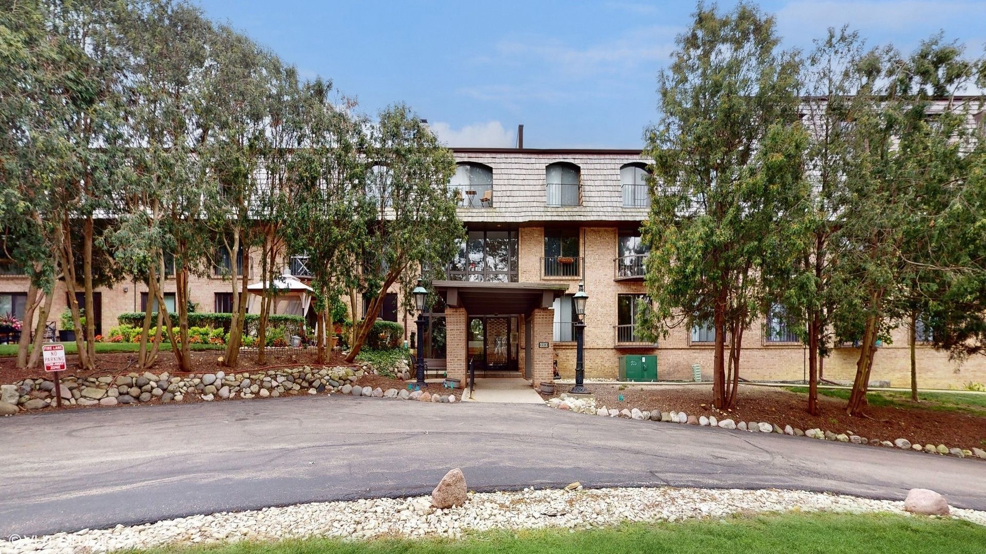 600 W Russell Street , Unit 210, Barrington, IL 60010 Main Photo