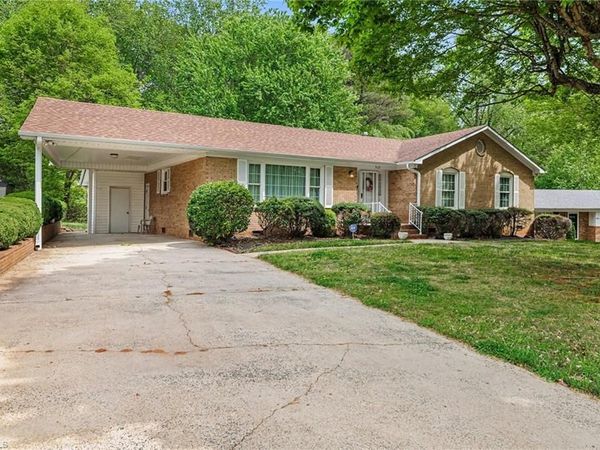 3621 Sawyer Drive, Winston-Salem, NC 27105