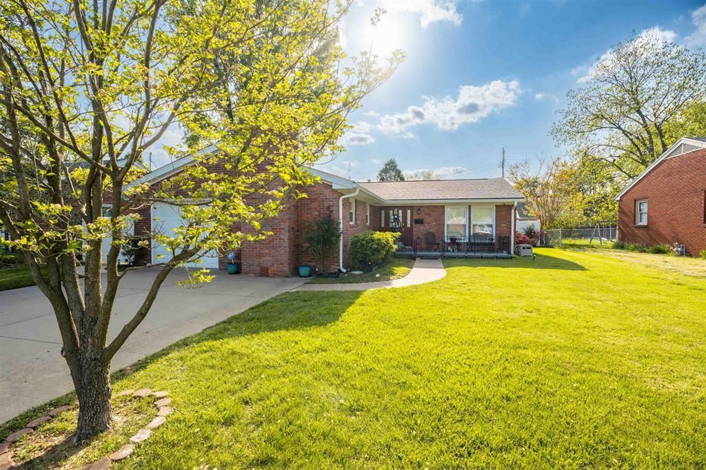 2700 Dartmouth Dr, Owensboro, KY 42301 Main Photo
