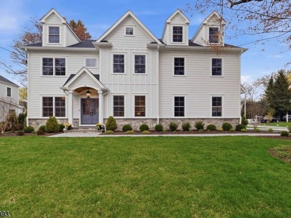 2 Whitman Dr, Chatham, NJ 07928